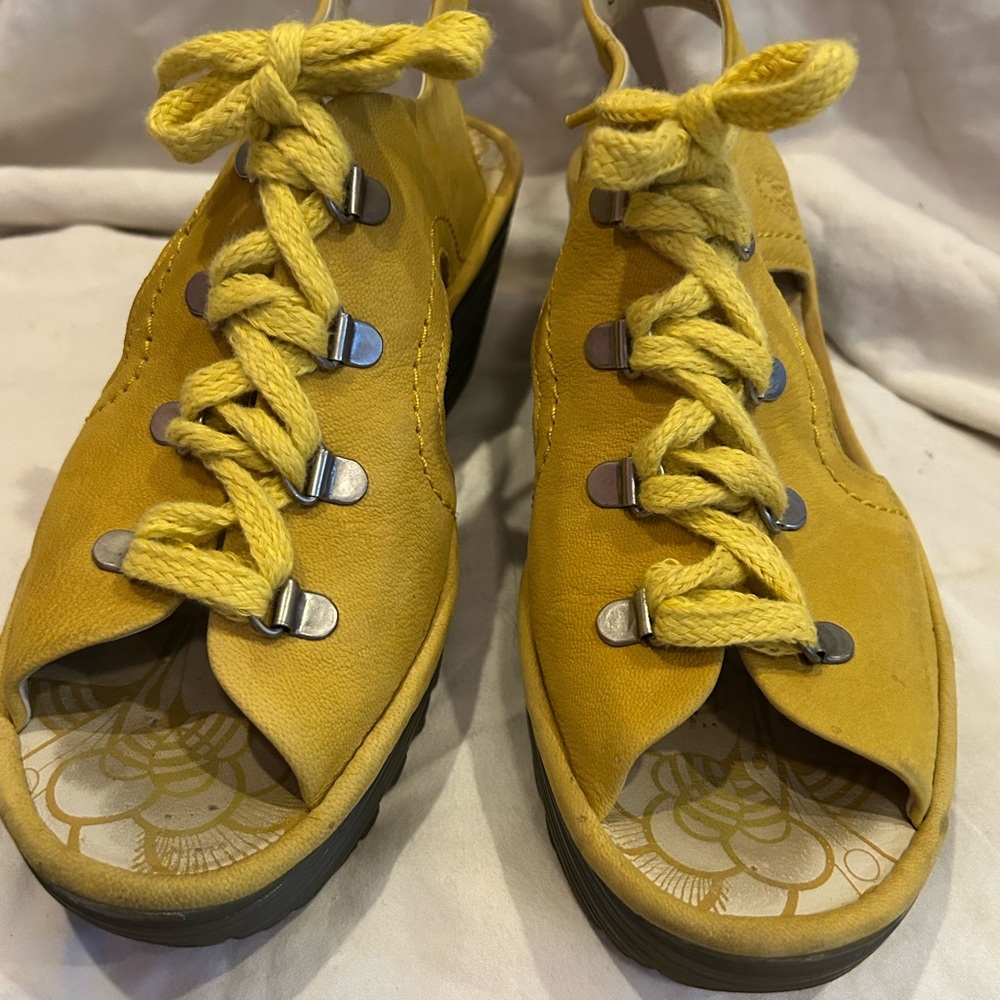 Fly London Ylfa Yellow Suede Lace Up Peep Toe Wedge Sandals Womens - Picture 3 of 7
